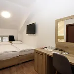 Alexandra Aparthotel 4*
