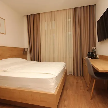 Alexandra Aparthotel 4*